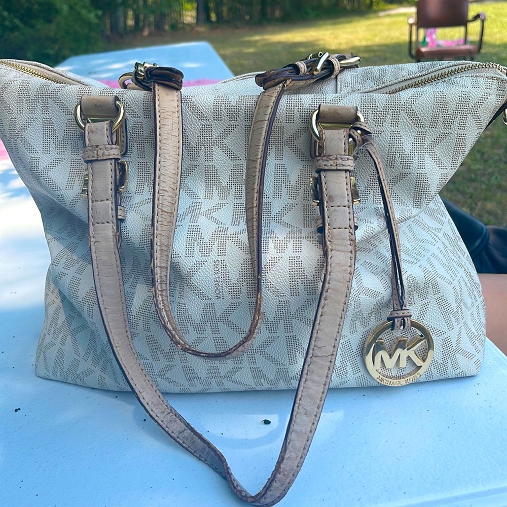 MK Purse.No tears,marks or holes